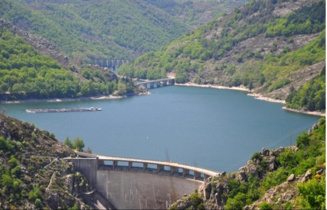 Sur Les Rochers Du Lac & Location-Rando En Vtt Villefort (Lozere) Exterior foto