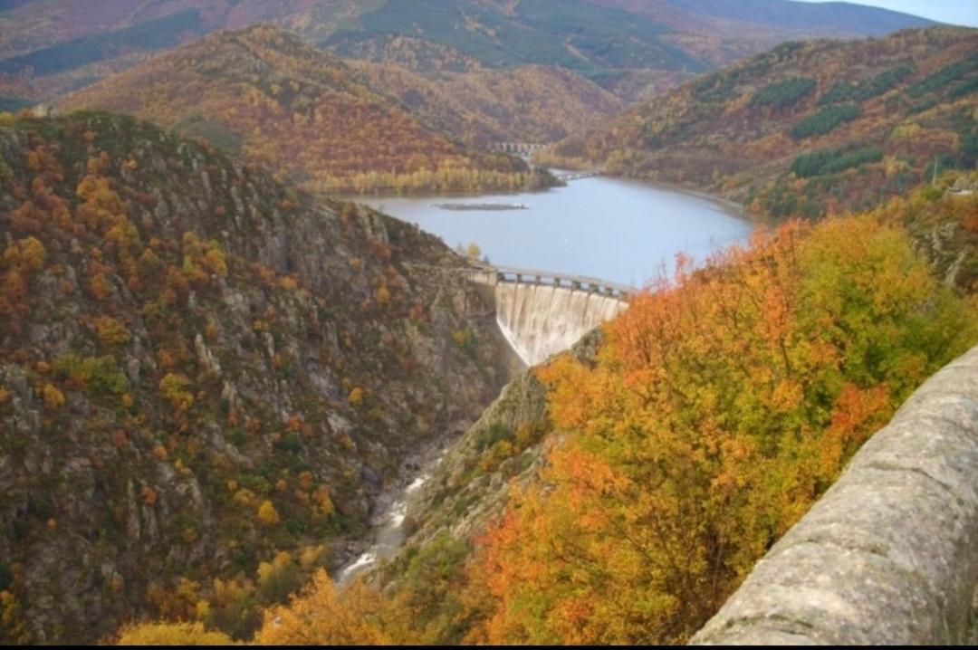 Sur Les Rochers Du Lac & Location-Rando En Vtt Villefort (Lozere) Exterior foto